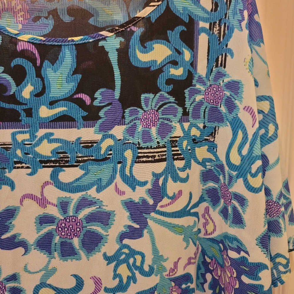 Chico's Stylish Unique Pattern Tunic Top! - image 2